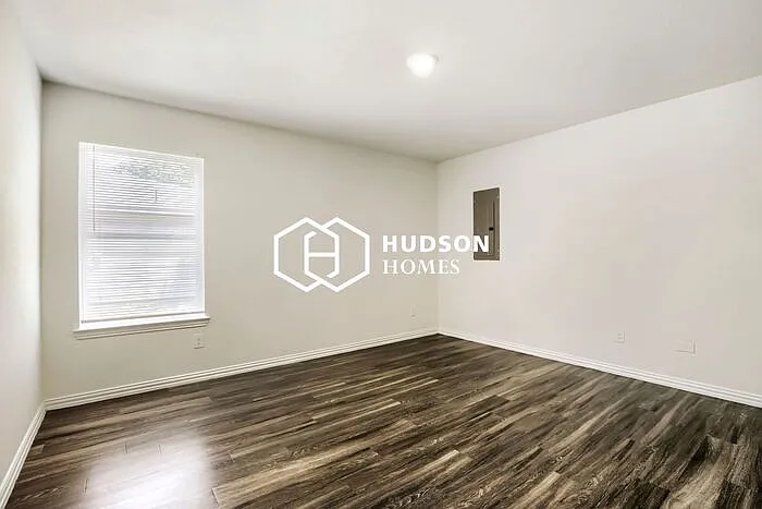 5908 Oakdale Dr — Photo 9