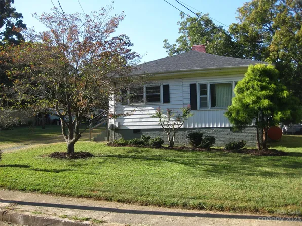 66 Cedar St, Badin, NC 28009