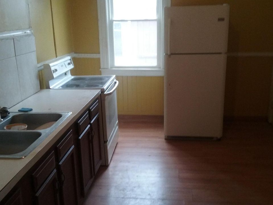 2nd image of 1637 E 82nd St