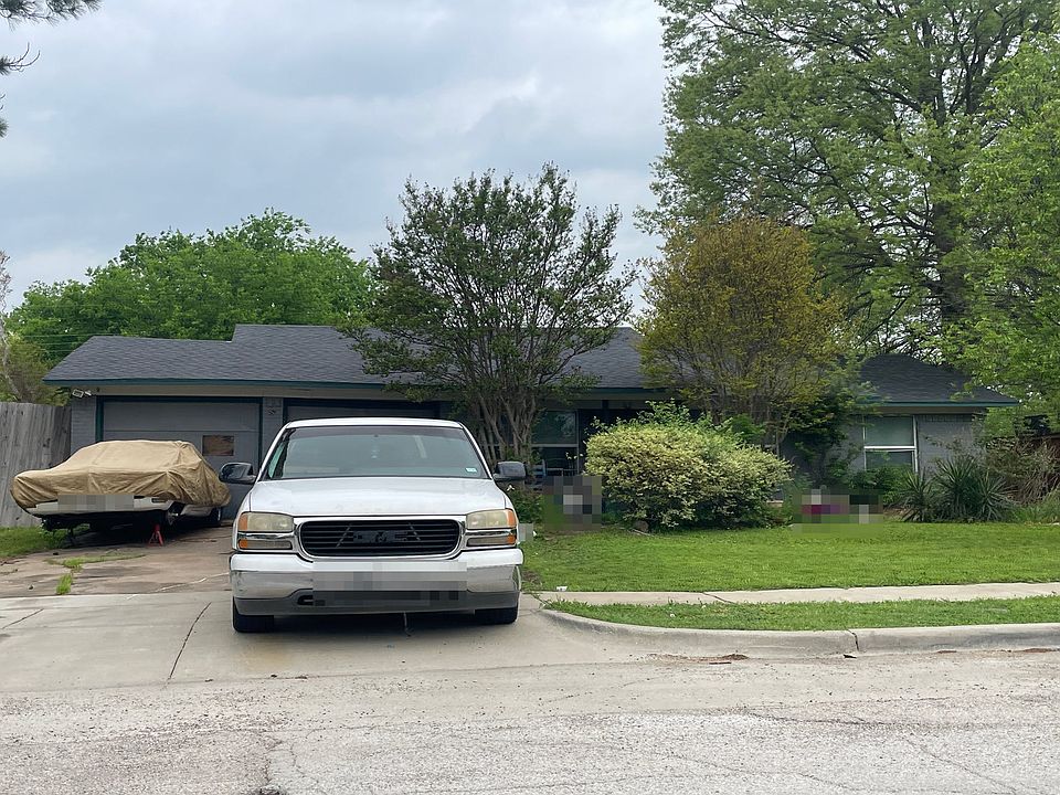 1st image of 3229 Moon Dr