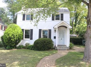 5851 15th Rd N, Arlington, VA 22205