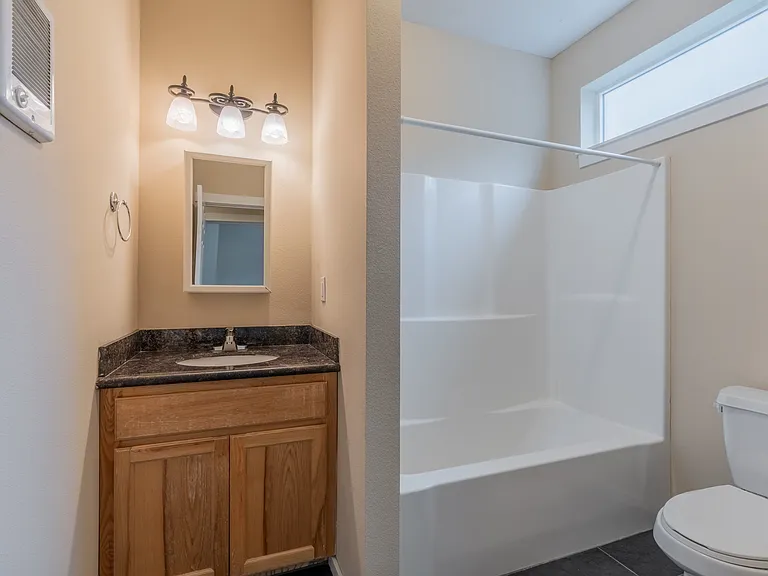 4x2.5 - Bathroom - 1,720SF 4x2.5 - Bathroom - 1,720SF