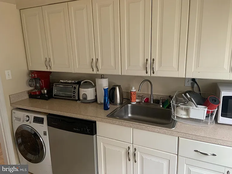 732 N Oakland St — Photo 10