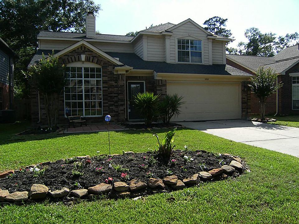 Two Story 3 Bedroom Home Great curb appeal