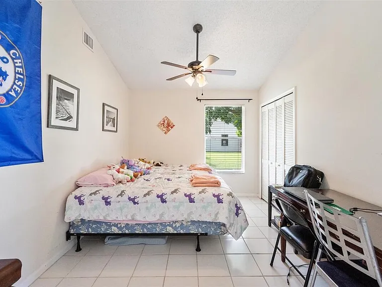 2606 Bedford Mews Dr — Photo 15