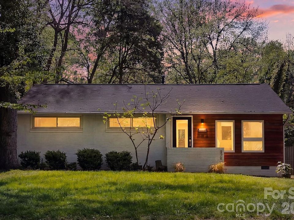 1st image of 820 Manhasset Rd