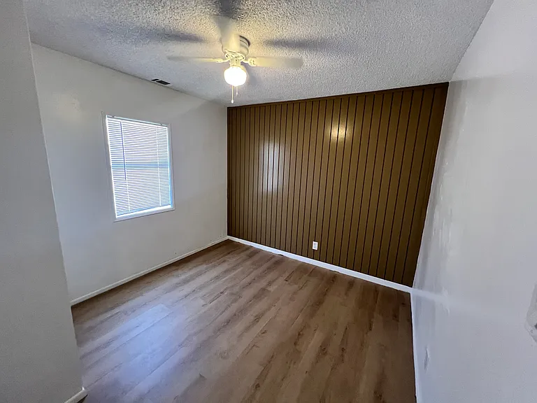 9532 1/2 Cedar St — Photo 11