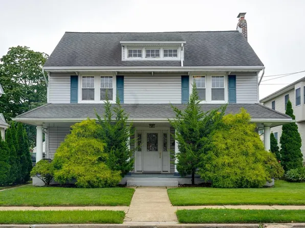 52 Roosevelt Avenue, Lynbrook, NY 11563