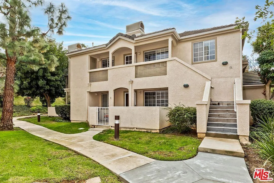 2 bed, 960 sqft, $2,850 — Photo 2