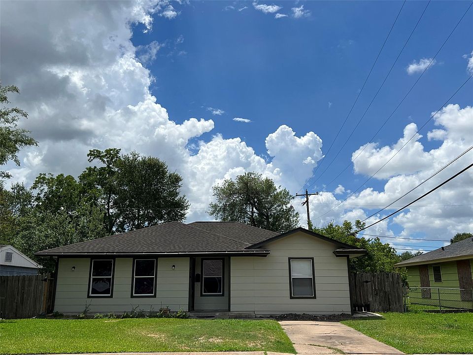 1st image of 804 Valerie Ave