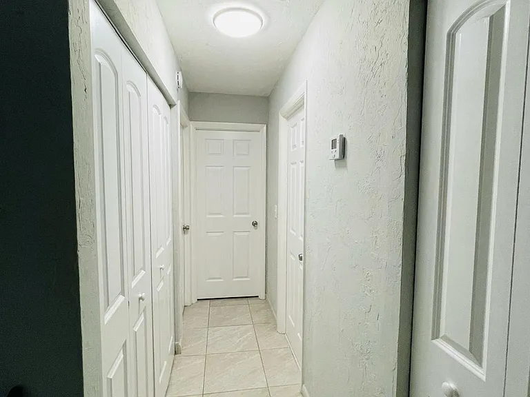 5813 S 37th Ct — Photo 9