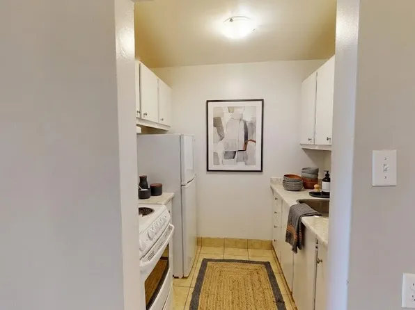 Dundas Apartments, 470 Dundas St, London, ON N6B 1W3