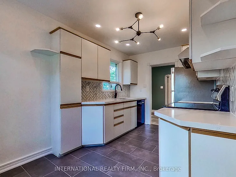 85 Churchill Ave — Photo 14