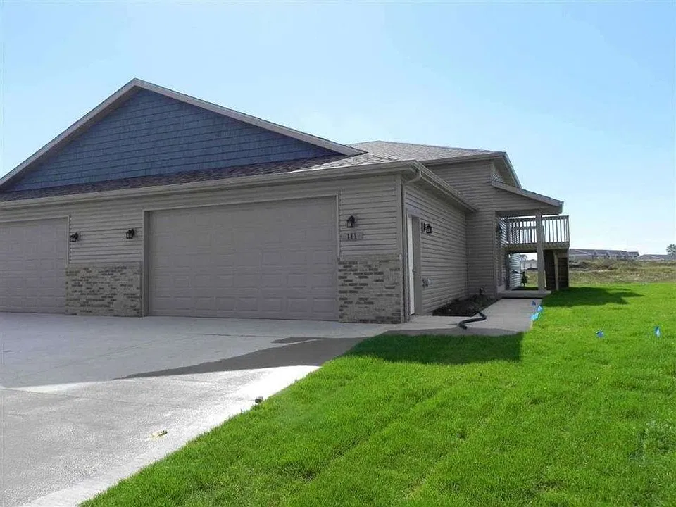 111 NE Mulberry Loop