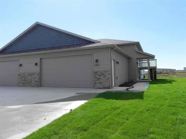 111 NE Mulberry Loop, Minot, ND 58703
