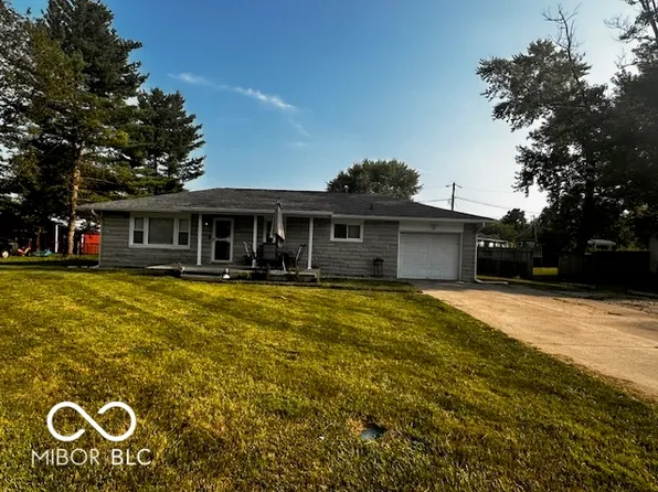 2721 E South St, Columbus, IN 47201