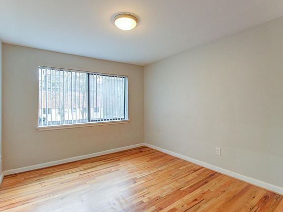 4th image of 1418 2nd Ave W APT 204