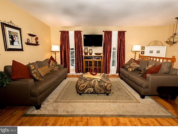 2nd image of 10806 Pelle Cir W