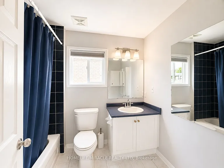 1033 Grandview St N — Photo 21