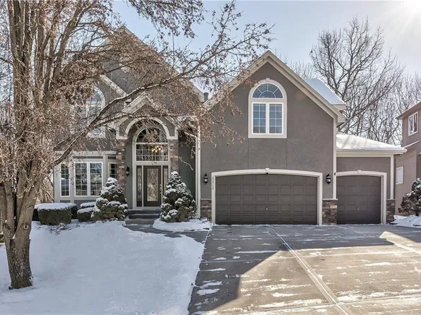 22717 W 44th St, Shawnee, KS 66226