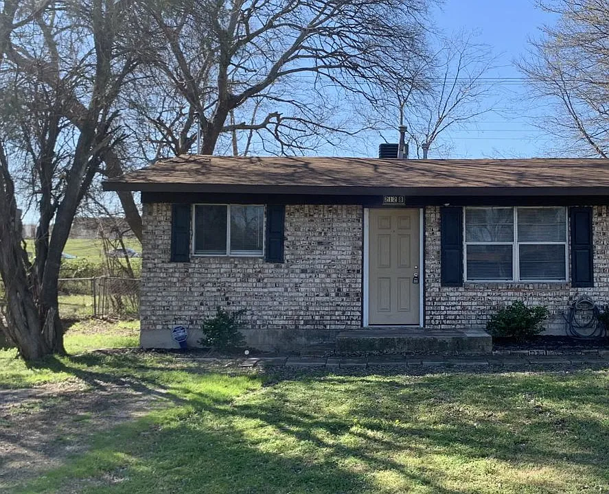 212 E Valley Rd