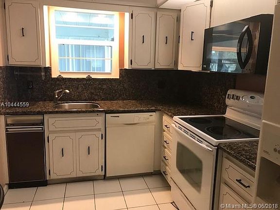3rd image of 1403 N 15th Ave #13