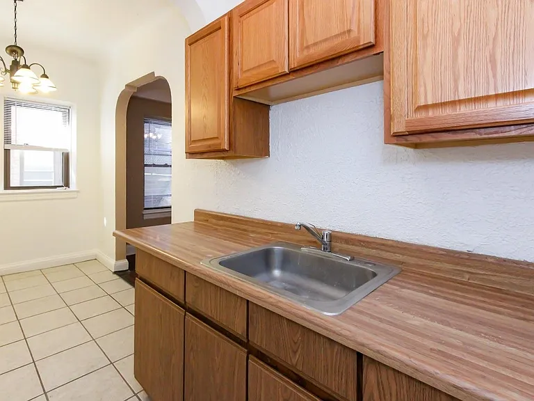 2753 Euclid Heights Blvd — Photo 13