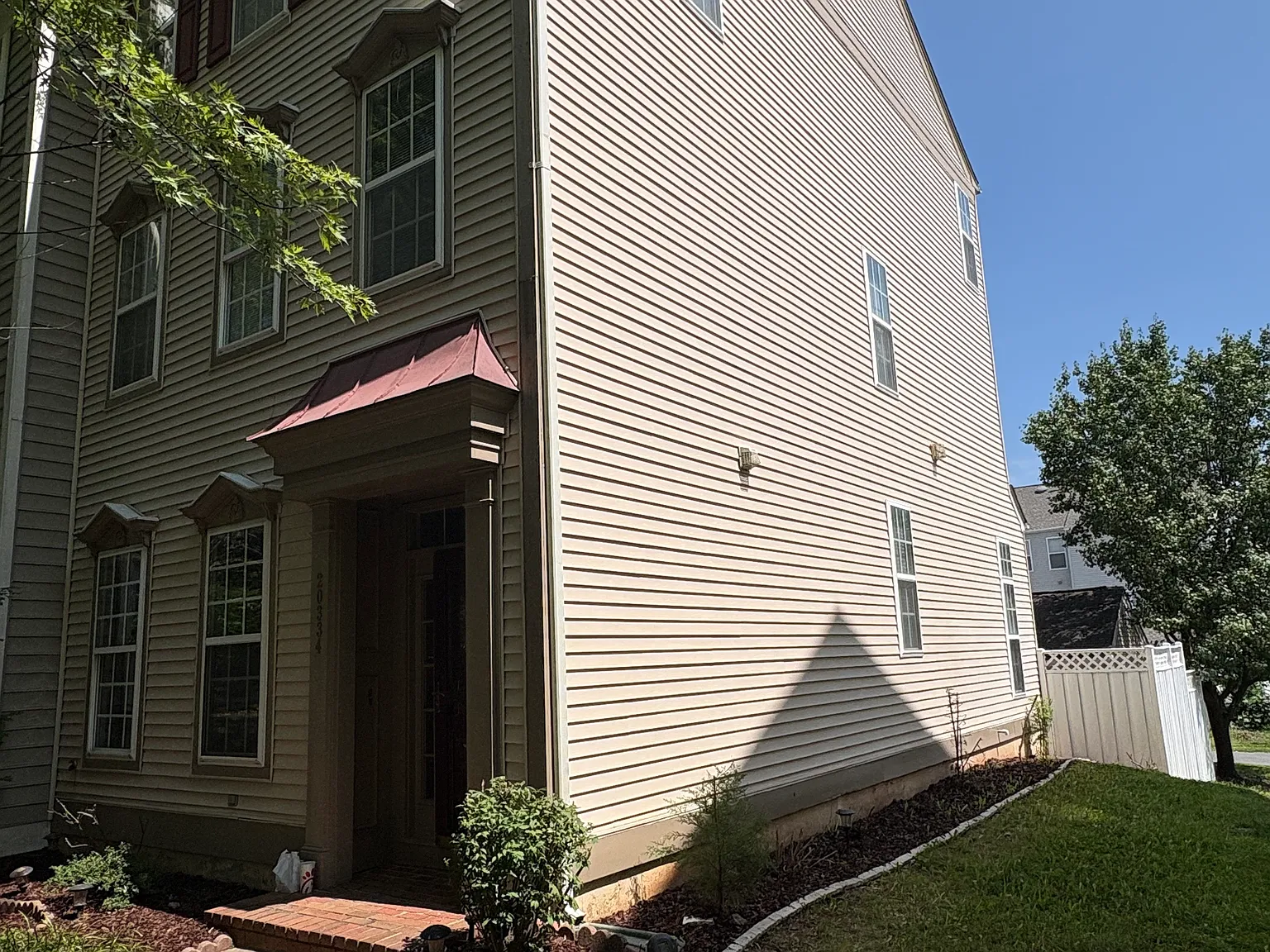 3 bed, 2.5 bath, 2200 sqft, $3,395 — Photo 4