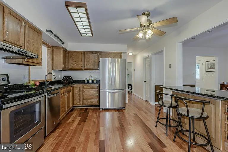 5820 Silchester St — Photo 8