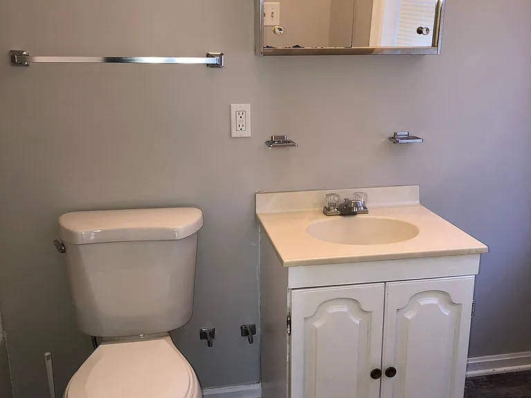 Full bathroom on 2nd level