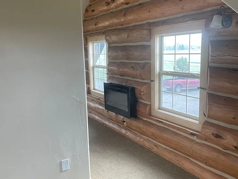1084 E Moody Rd — Photo 23