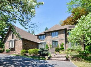 4267 Stoneleigh Rd, Bloomfield Hills, MI 48302