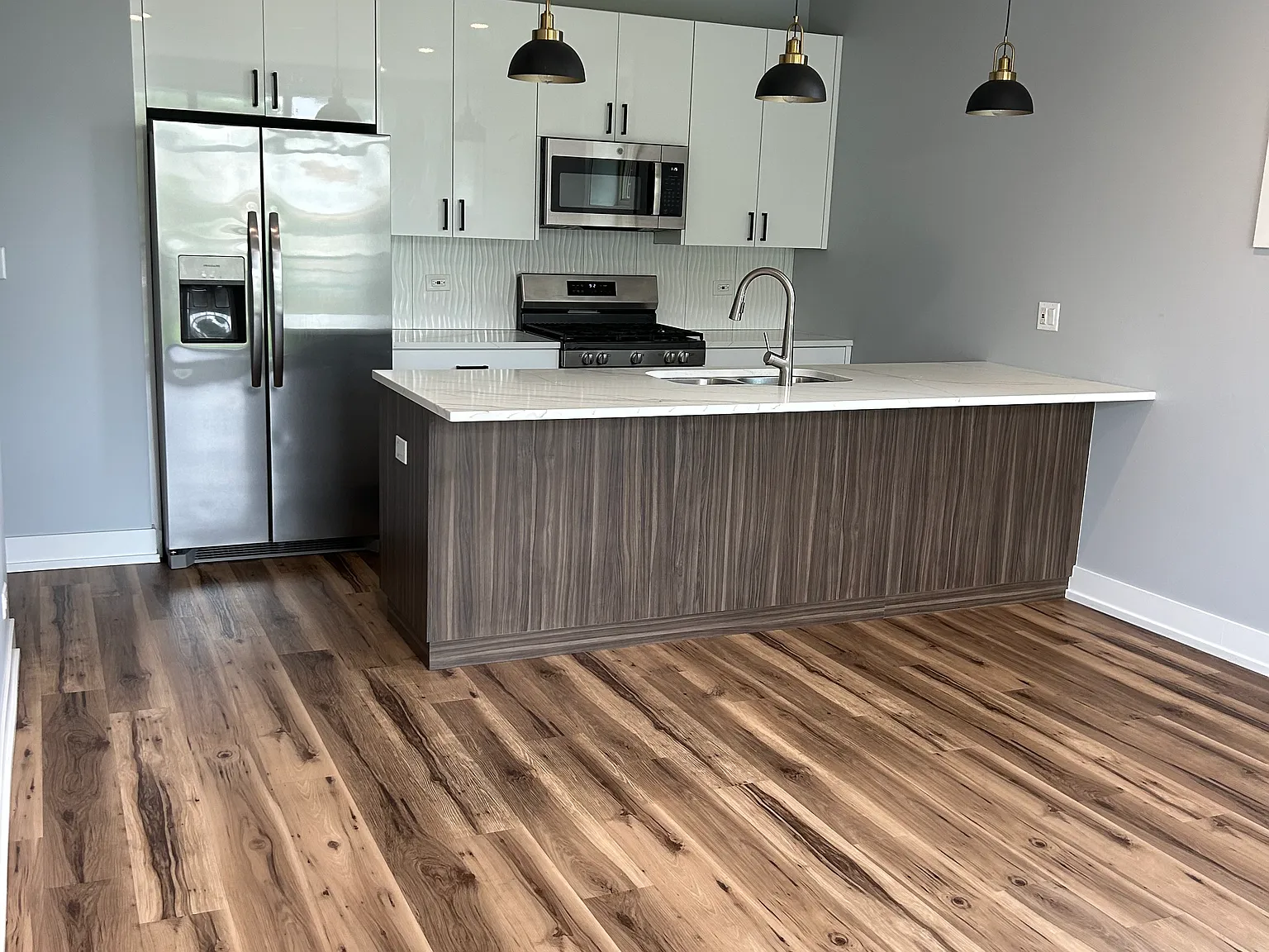3 bed, 1200 sqft, $2,400 — Photo 1