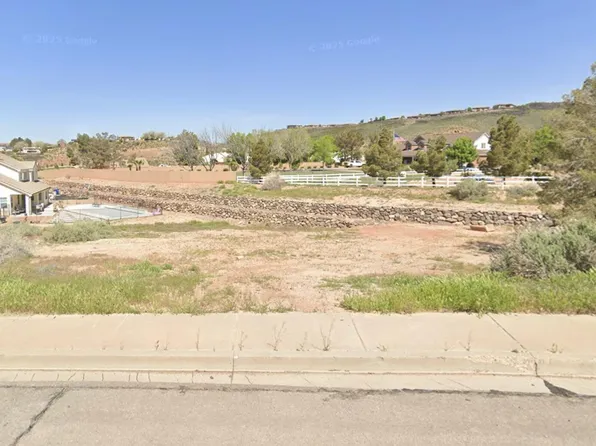 737 E Red Sands Dr, Washington, UT 84780