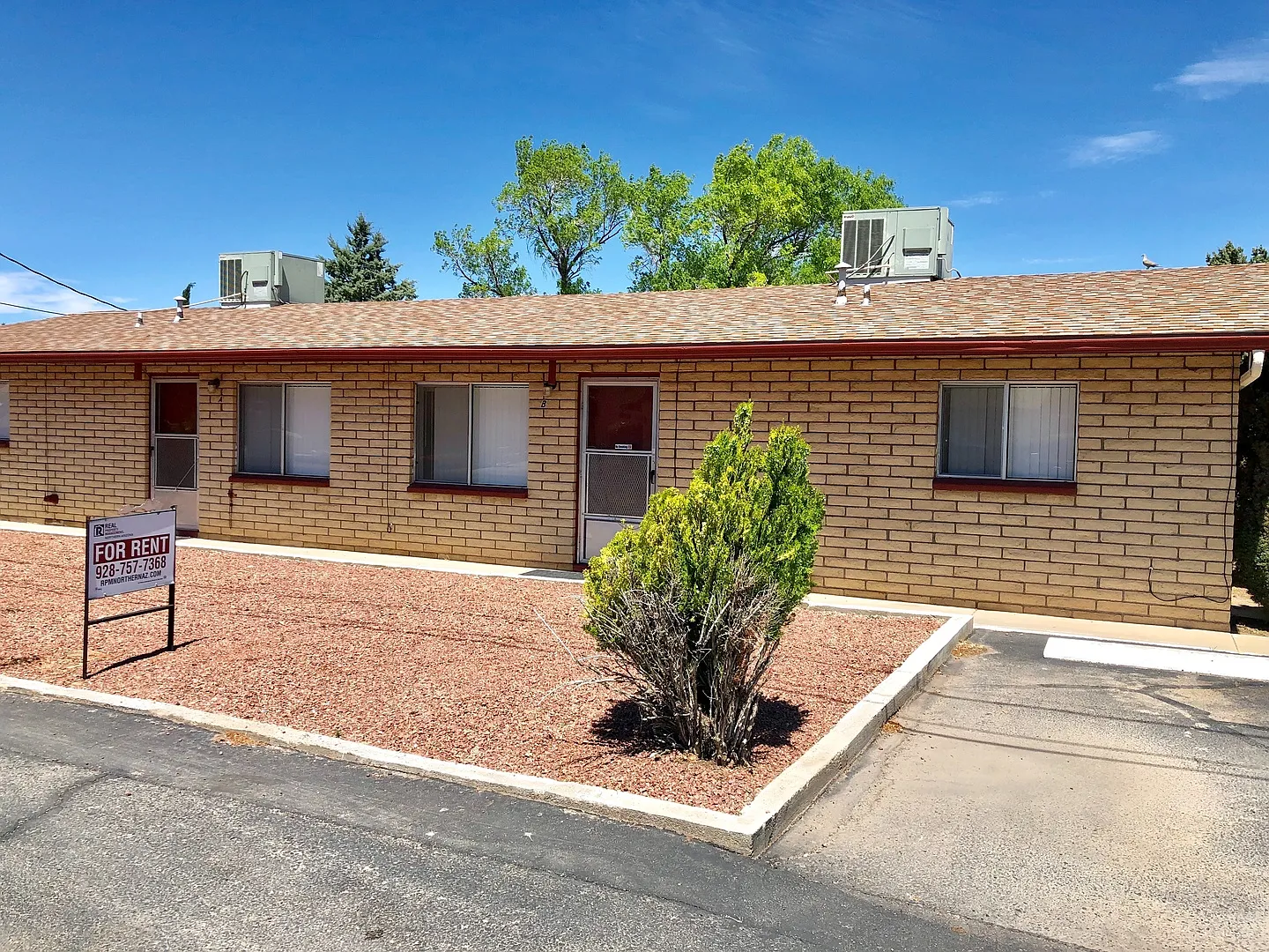 1943 Florence Ave — Photo 1