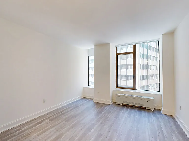 10 Hanover Square — Photo 83