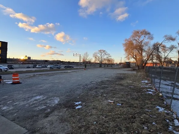 999 E Cass St, Joliet, IL 60432