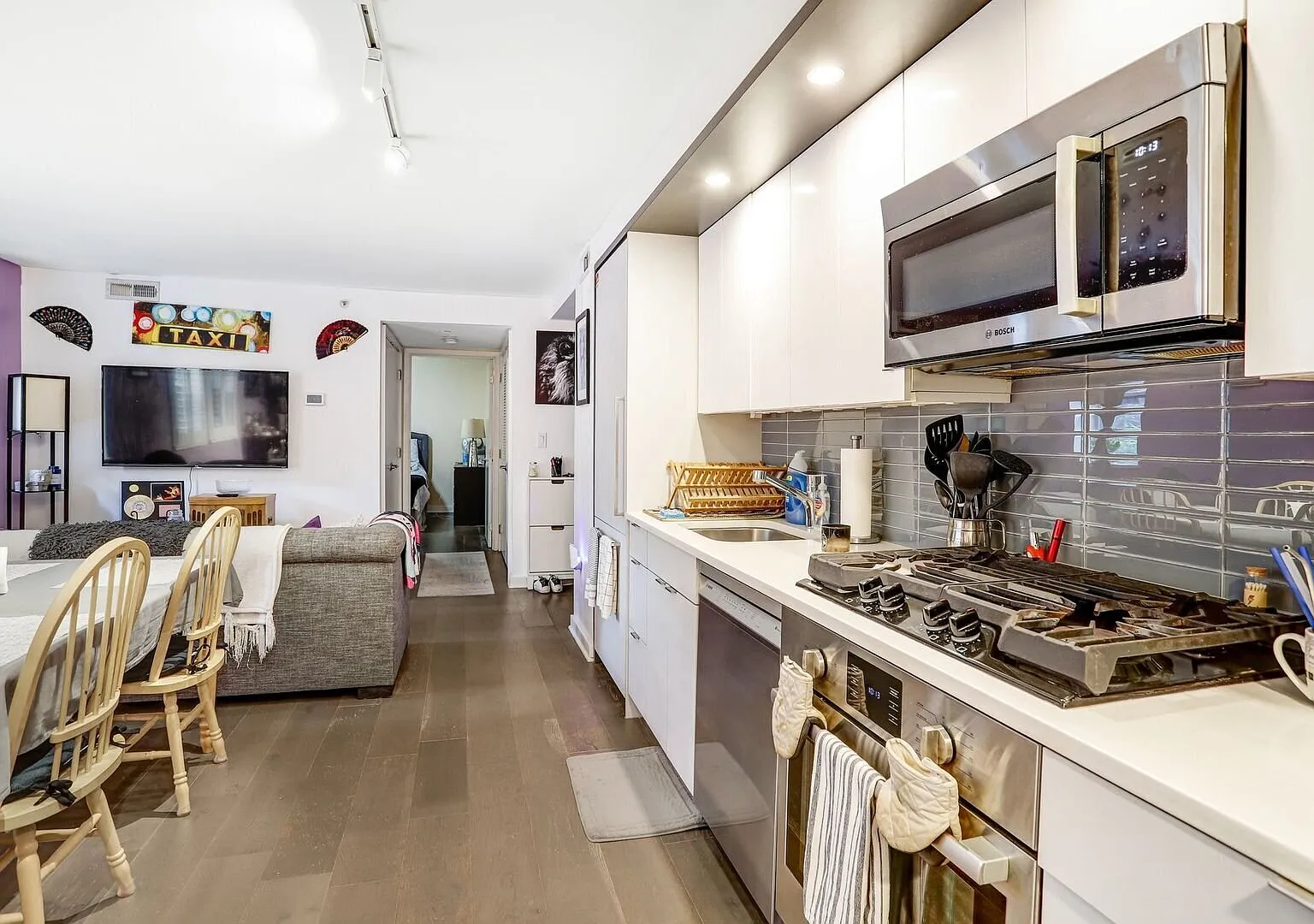 Charming 2BR Bloomingdale Condo with 2 Baths & Modern Kitchen — Photo 1