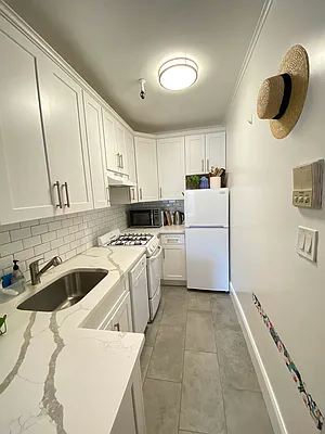 Rented by Harris Philip NYC | media 22