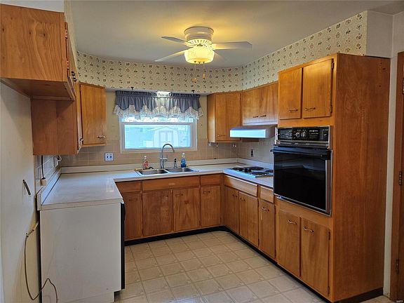 4th image of 10116 Pinehurst Dr
