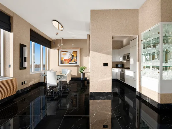 100 Riverside Boulevard image 7 of 37