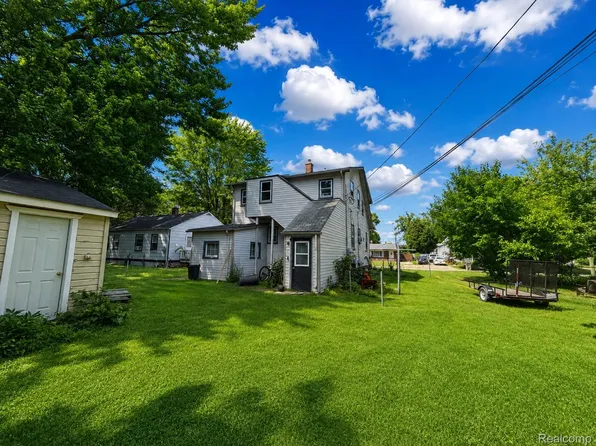 23510 Buckingham St, Clinton Township, MI 48036