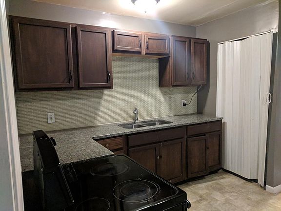 5th image of 8400 E 114th Ter