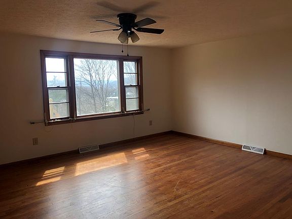 3rd image of 2107 Pershing Ave