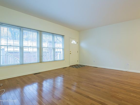 5th image of 77 Locust Ave APT 114