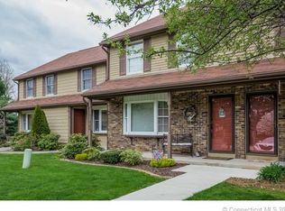 18 McIntosh Cir, Rocky Hill, CT 06067