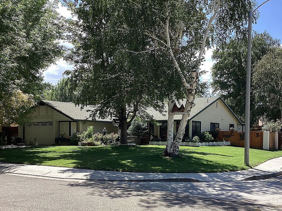 2nd image of 1621 Paiute Cir