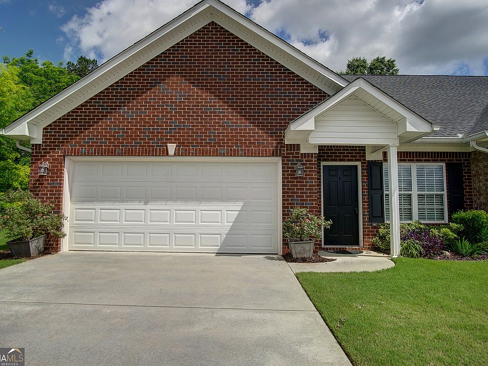 1st image of 141 Kensington Dr SE