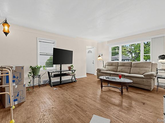 5th image of 530 Murphy St