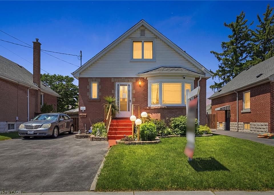 1st image of 192 Parkdale Ave S
